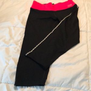 pink cropped pants